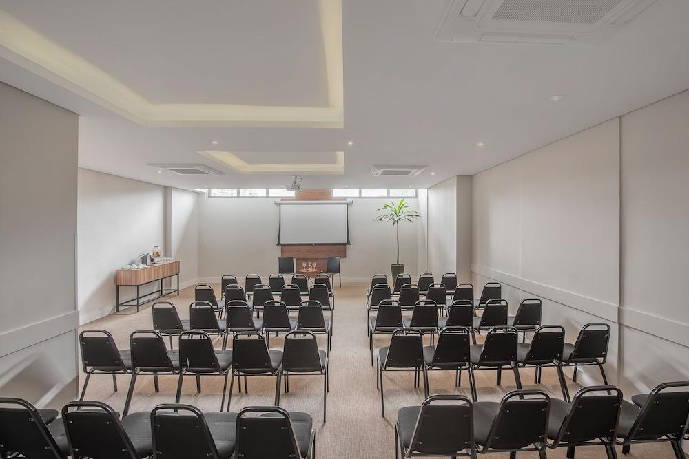 ריבייראו פרטו Hotel Mont Blanc Premium מראה חיצוני תמונה Meeting room