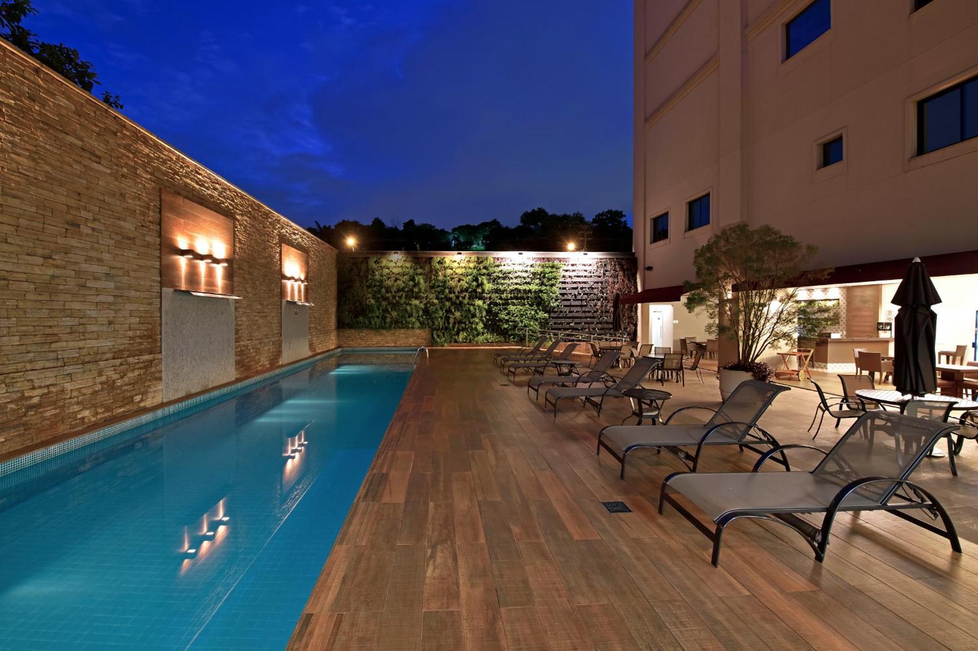 ריבייראו פרטו Hotel Mont Blanc Premium מראה חיצוני תמונה Hotel's pool