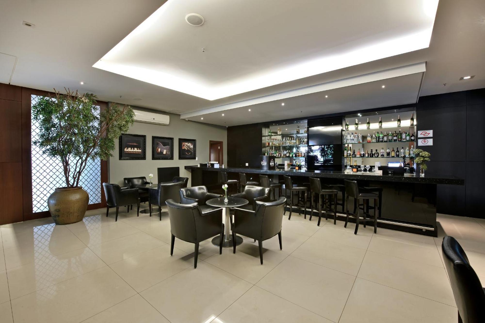 ריבייראו פרטו Hotel Mont Blanc Premium מראה חיצוני תמונה The bar at the hotel