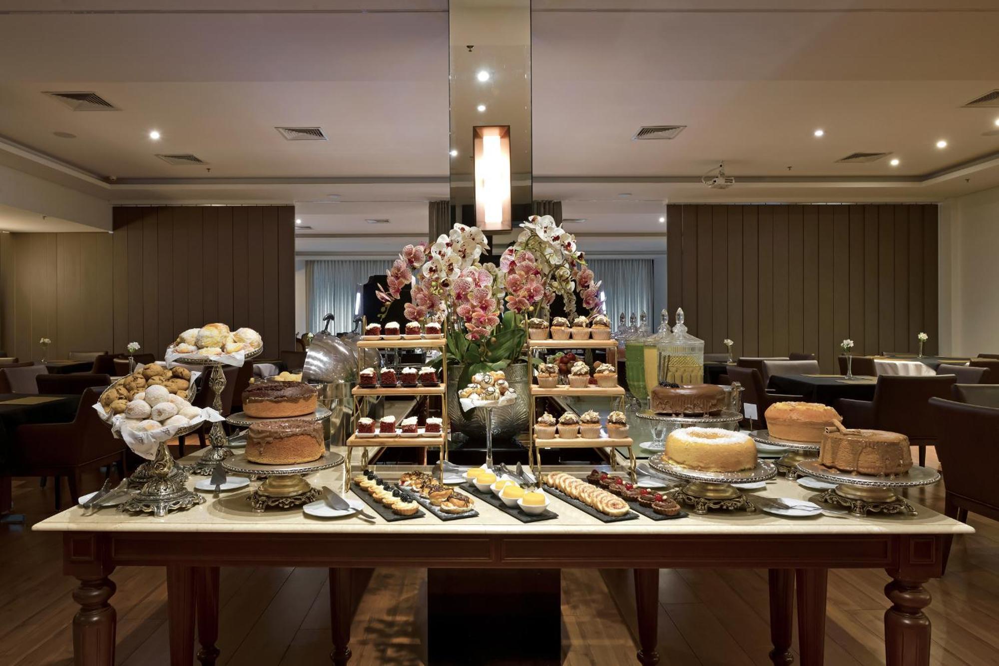 ריבייראו פרטו Hotel Mont Blanc Premium מראה חיצוני תמונה A dessert buffet