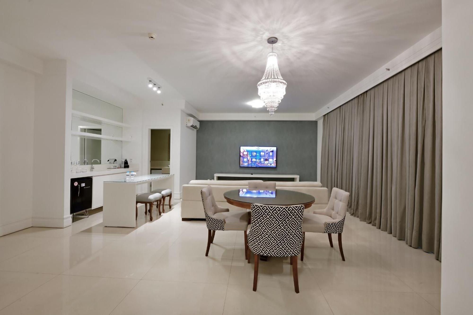 ריבייראו פרטו Hotel Mont Blanc Premium חדר תמונה A suite at the Mandarin Oriental, Munich