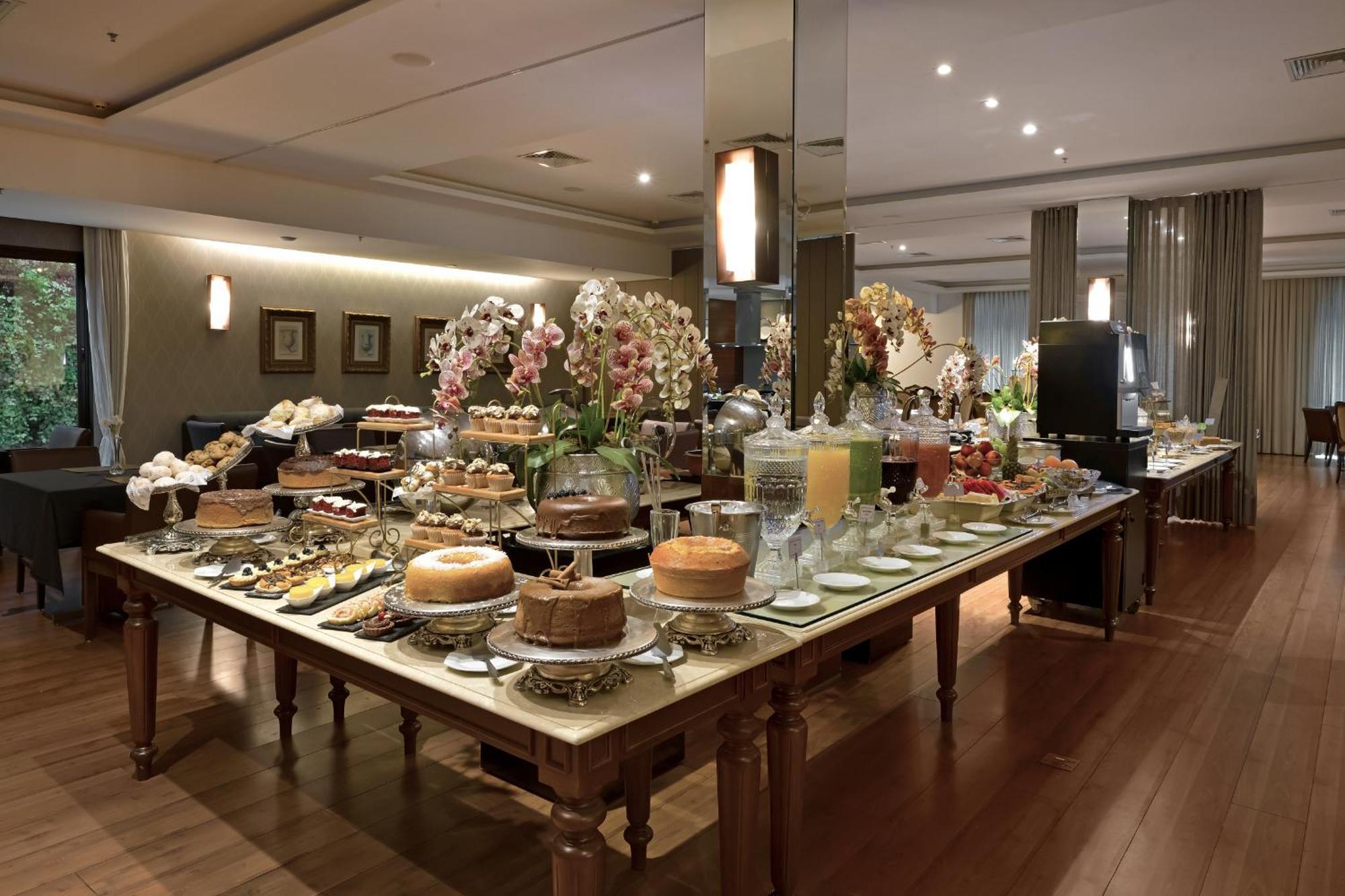 ריבייראו פרטו Hotel Mont Blanc Premium מראה חיצוני תמונה A dessert buffet