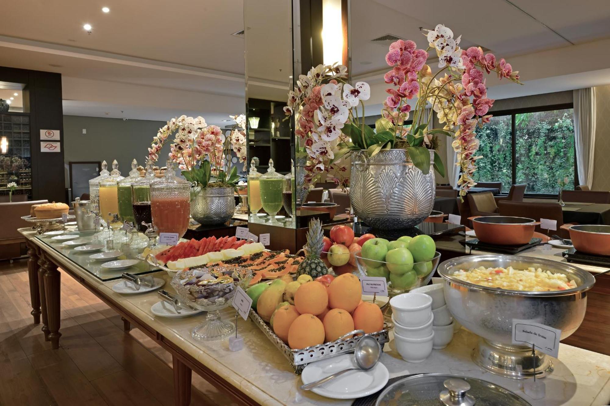 ריבייראו פרטו Hotel Mont Blanc Premium מראה חיצוני תמונה A fruit buffet