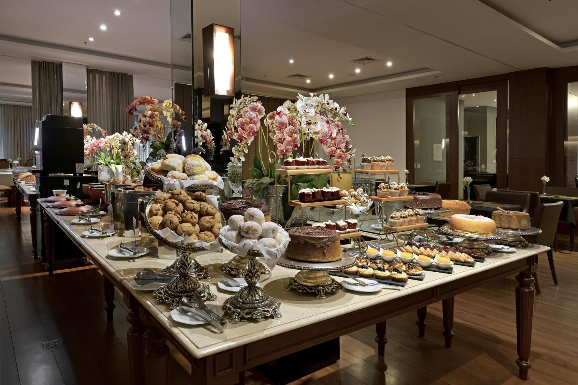 ריבייראו פרטו Hotel Mont Blanc Premium מראה חיצוני תמונה A dessert table at a wedding reception