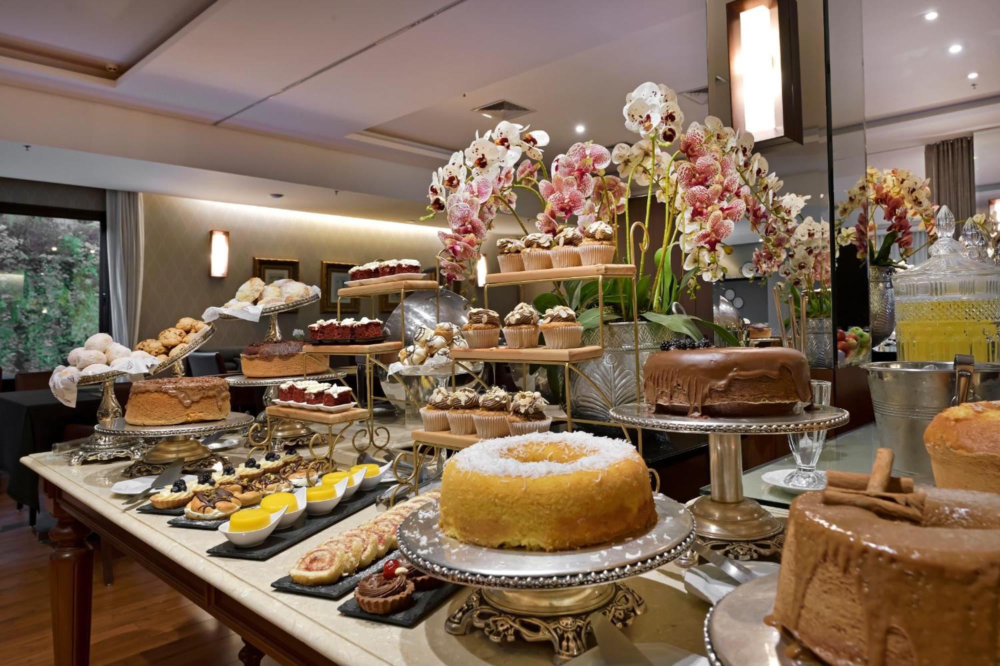 ריבייראו פרטו Hotel Mont Blanc Premium מראה חיצוני תמונה A dessert buffet