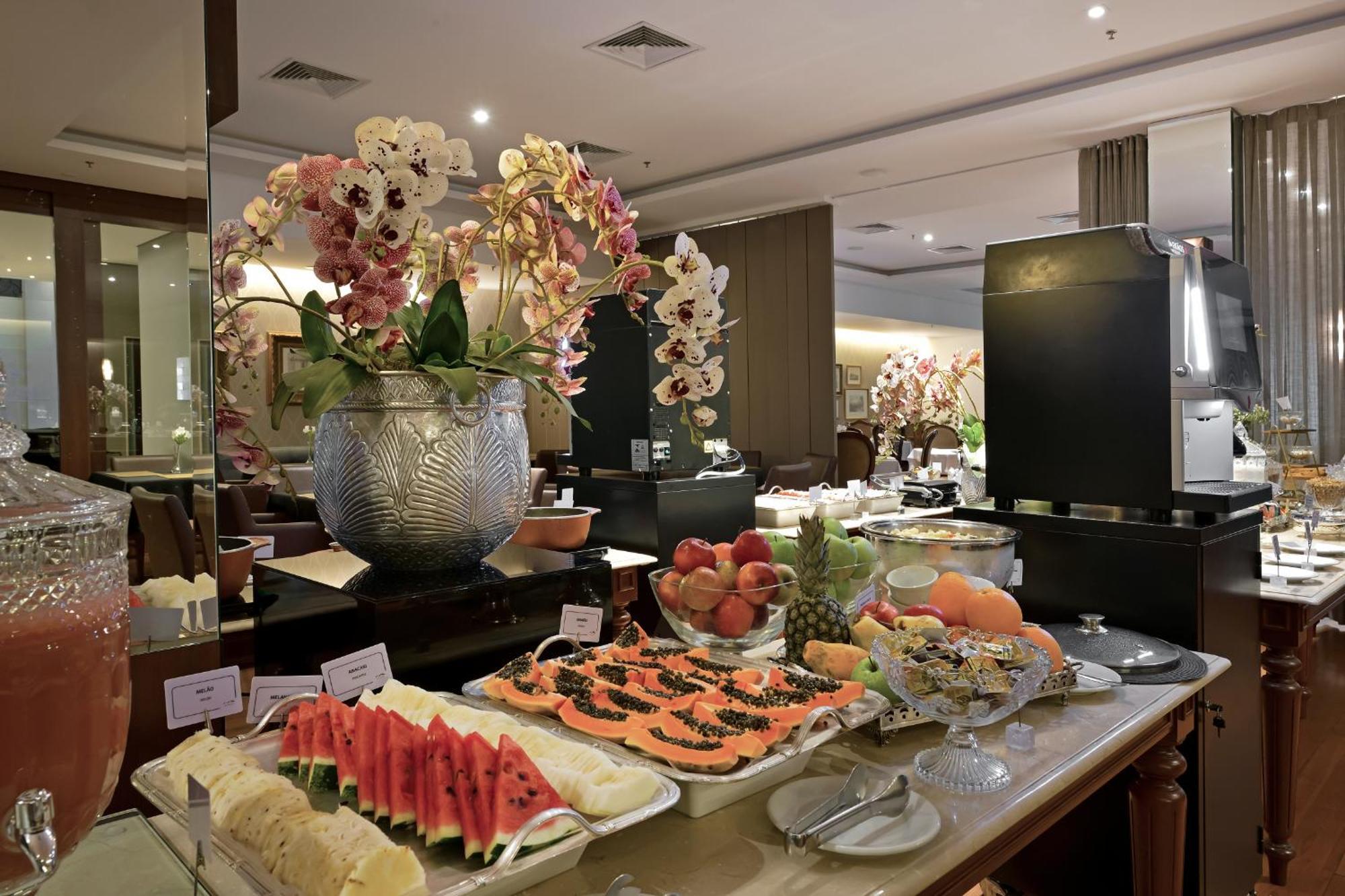 ריבייראו פרטו Hotel Mont Blanc Premium מראה חיצוני תמונה A fruit salad buffet