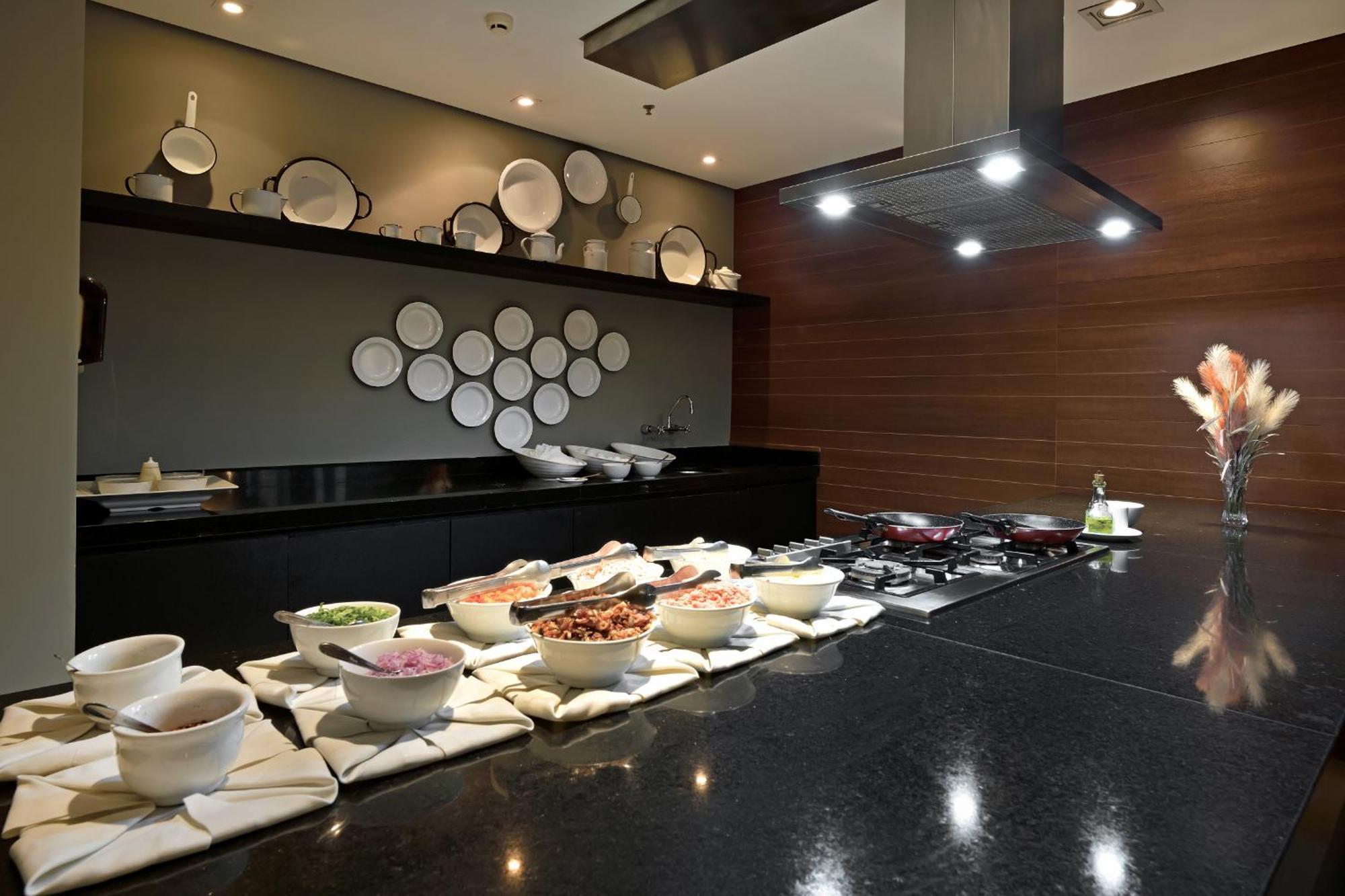 ריבייראו פרטו Hotel Mont Blanc Premium מראה חיצוני תמונה A buffet at a hotel