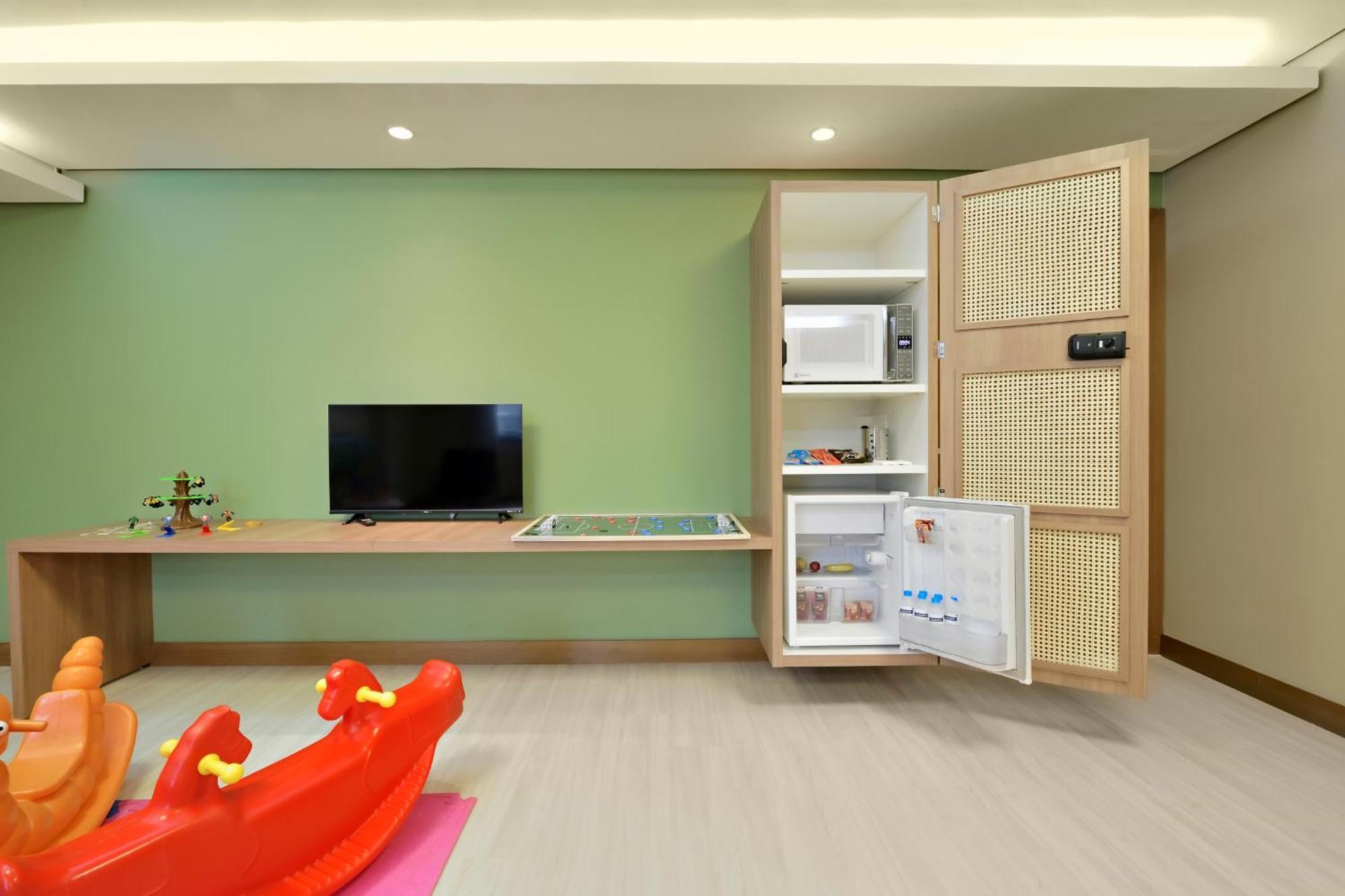ריבייראו פרטו Hotel Mont Blanc Premium מראה חיצוני תמונה A mini-refrigerator in a hotel room