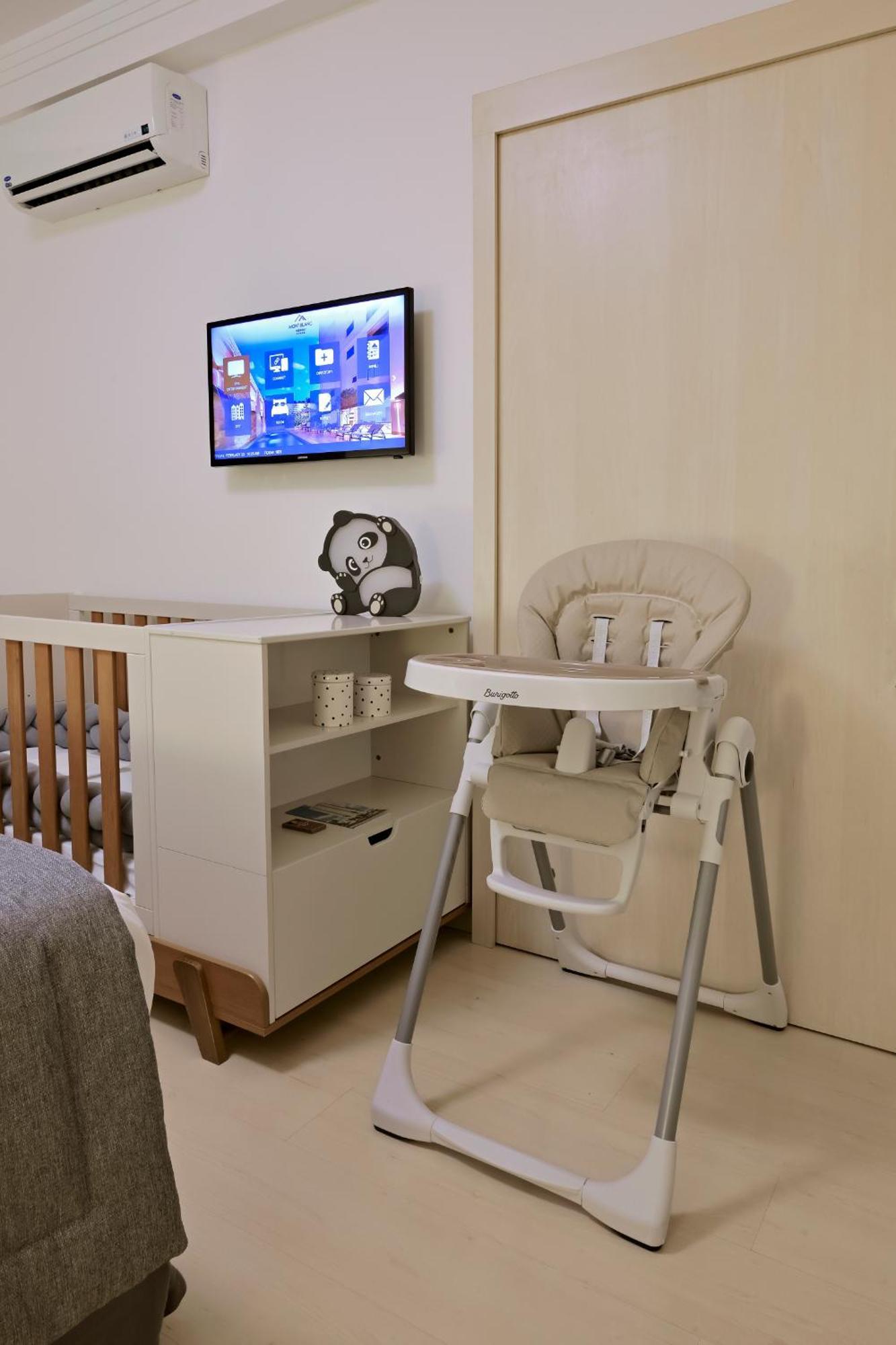 ריבייראו פרטו Hotel Mont Blanc Premium חדר תמונה A high chair