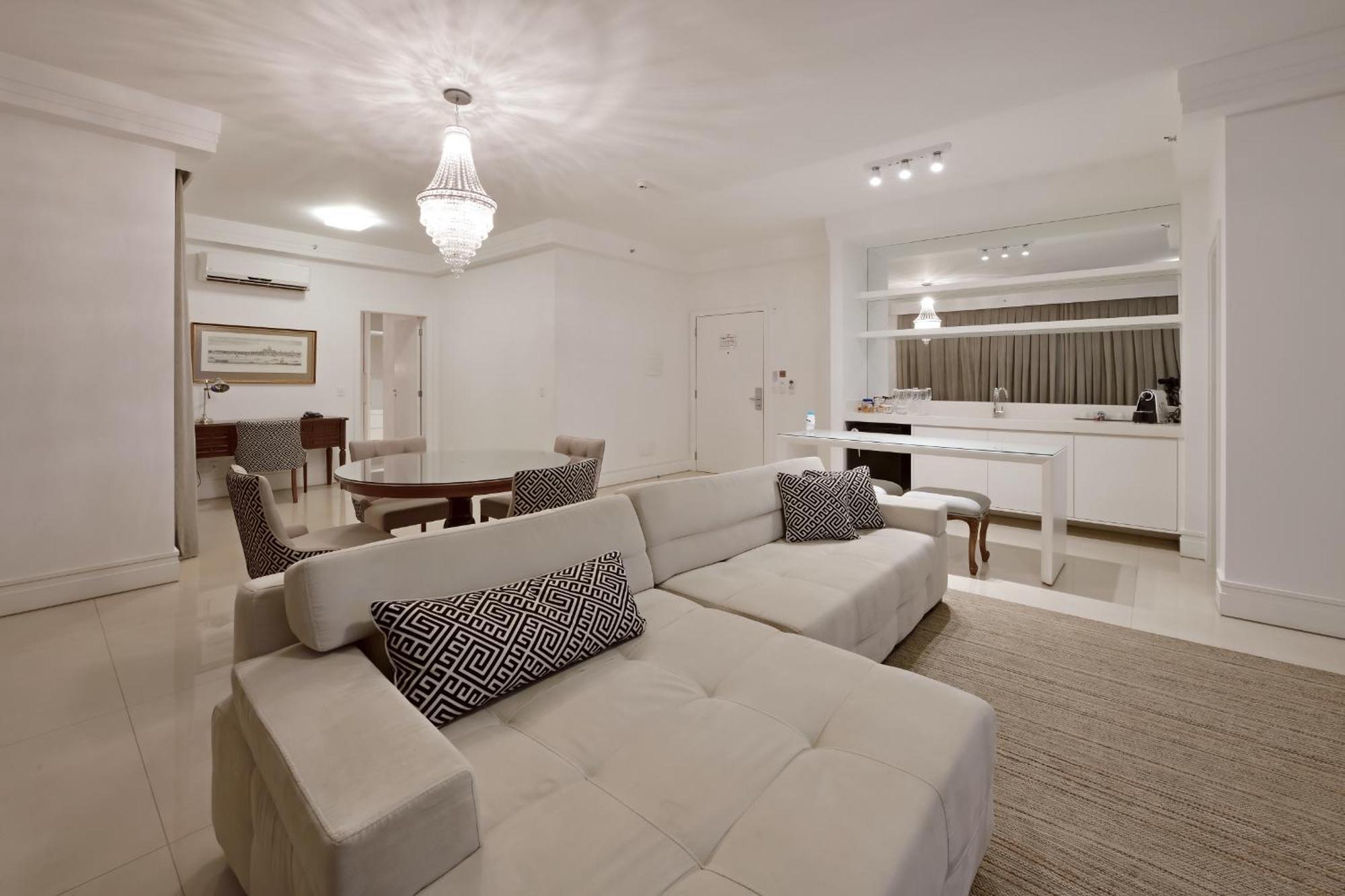 ריבייראו פרטו Hotel Mont Blanc Premium חדר תמונה A living room in a condominium