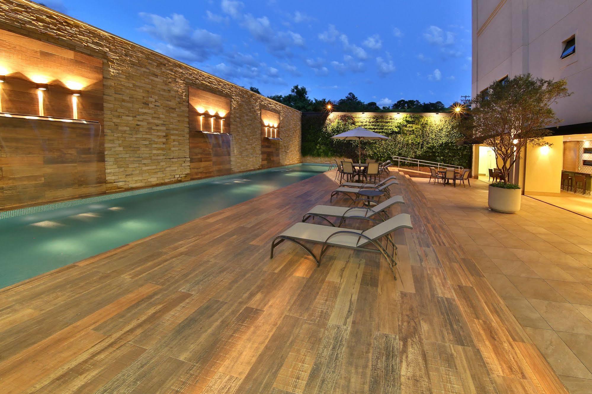 ריבייראו פרטו Hotel Mont Blanc Premium מראה חיצוני תמונה The pool at the hotel
