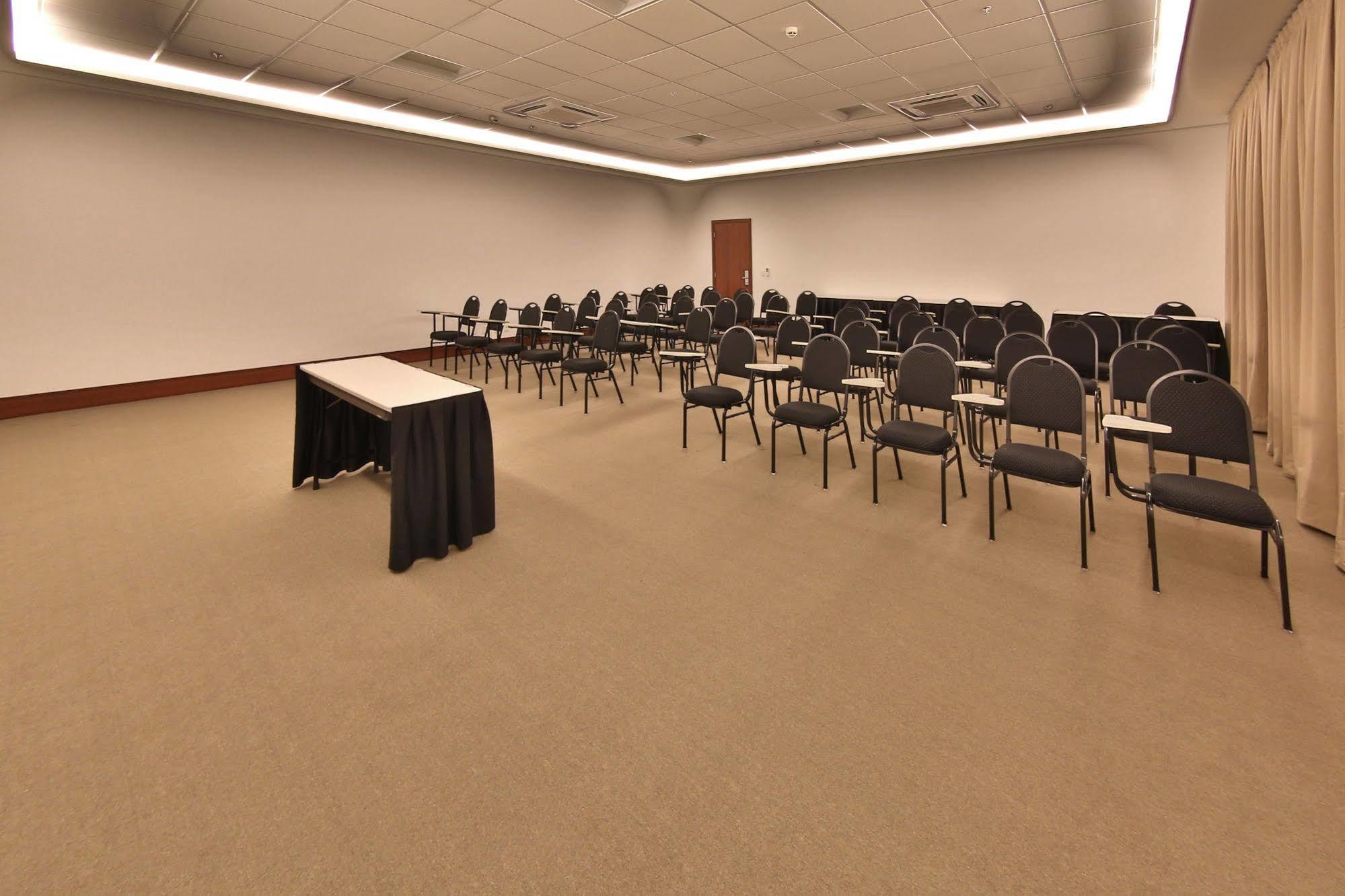 ריבייראו פרטו Hotel Mont Blanc Premium מראה חיצוני תמונה A typical meeting room